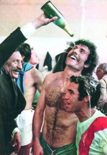 Por primera vez en su historia, el Rayo subió a Primera División y lo hace sin perder ningún partido en el estadio de Vallecas, inaugurado la temporada anterior siendo presidente Marcelino Gil Blázquez y entrenador Javier García Verdugo. El conjunto vallecano celebró su ascenso ante otro equipo madrileño, el Getafe, que se jugaba la permanencia en Segunda. El partido acabó empate a uno, un resultado que valía a los dos equipos en sus pretensiones. El gol del Rayo lo marcó Felines y el del Getafe, Polo.