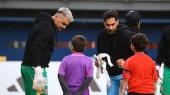 “El mismo payaso que me sacó de la U, que me echó a través de una llamada... Un títere más de los que ya sabemos”