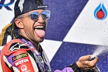 Alegría de Jorge Martín en lo más alto del podio del Gran Premio de Tailandia.