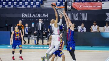 Tyus y Mirotic, cara a cara.