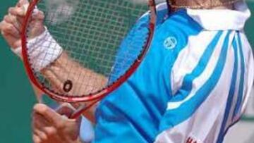 <b>A CUARTOS. </b>El español Tommy Robredo ha roto una racha de tres tropiezos consecutivos ante el argentino David Nalbandian, al que no derrotaba desde el 2001.