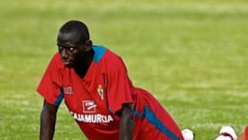 <b>UNO MÁS. </b>Dialiba participó en la sesión de trabajo vespertina. El joven interior zurdo se jugará su futuro en los próximos días.