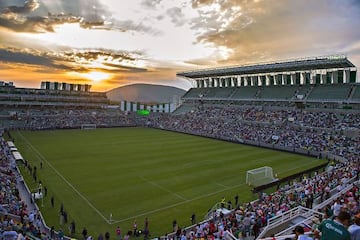 Estadio Agust&iacute;n &acute;&acute;Coruco&acute;&acute; D&iacute;az en un Zacatepec vs Guadalajara