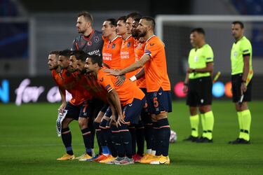 Tras ganar por primera vez la liga turca en 2020, debutaron en la fase final de la Champions League. Les tocó en uno de los peores grupos, ya que lo compartían con Manchester United, Leipzig y PSG. En este caso, los pronósticos se cumplieron y el equipo de Estambul quedó último. No obstante, los únicos tres puntos que lograron fueron gracias a una victoria frente al conjunto ‘Red Devil’.