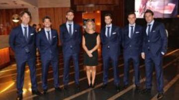 EN SAO PAULO. Moyá, Marc López, Marcel Granollers, Gala León, Pablo Andújar, Bautista y David Marrero, en la cena oficial.