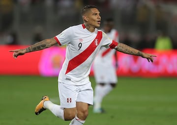 El delantero peruano dio positivo por metabolito de la cocaína benzoilecgonina, una sustancia prohibida, en un control el 5 de octubre de 2017. El jugador peruano casi se perdió el mundial de Rusia 2018, por dar positivo en dopaje. El jugador argumentó que fue por consumir té de coca por lo que quitaron la sanción.