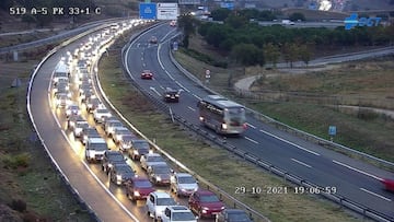 Retenciones en las autovías por la lluvia y el puente