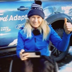 Gema se monta en su 4x4 para ayudar tras el paso de Filomena