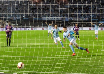 2-0. Iago Aspas marcó el segundo gol de penalti.