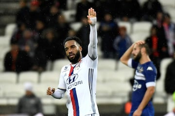 Alexandre Lacazette brilló en el Lyon y varios equipos importantes lo quieren. Atlético de Madrid y Arsenal son algunos.