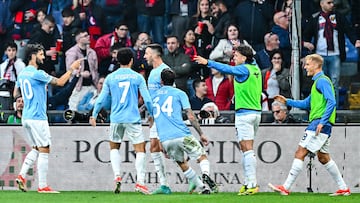 Genoa (Italy), 19/04/2024.- Lazio'Äôs Luis Alberto (L) celebrates with his teammates after scoring the 0-1 goal during the Italian Serie A soccer match between Genoa CFC and SS Lazio, in Genoa, Italy, 19 April 2024. (Italia, Génova) EFE/EPA/STRINGER
