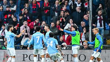 Genoa (Italy), 19/04/2024.- Lazio'Äôs Luis Alberto (L) celebrates with his teammates after scoring the 0-1 goal during the Italian Serie A soccer match between Genoa CFC and SS Lazio, in Genoa, Italy, 19 April 2024. (Italia, Génova) EFE/EPA/STRINGER
