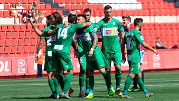 El Elche celebra su gol ante el Nàstic de Tarragona.