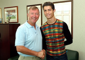 Cristiano Ronaldo junto a Sir Alex Ferguson en su llegada al club inglés.