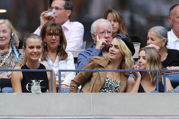 Las modelos Josephine Skriver, Cara Delevingne y Ashley Benson.