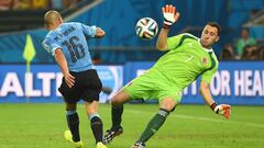 David Ospina ante un remate de Pereira en el partido entre Colombia y Uruguay por los octavos de final del Mundial de Brasil 2014