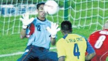 <b>TODO UN INTERNACIONAL. </b>Cristian Mora es un interesante portero seguido por el Almería.