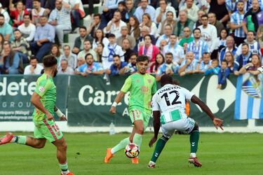 El Málaga se impone con oficio al Antequera y aprieta a Castellón e Ibiza