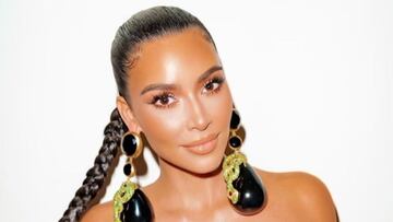 Kim Kardashian arrasa con su outfit navide?o siendo comparada con Hulk