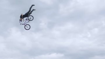 Ryan Williams planchando el primer Rock Solid Frontflip de la historia en BMX.