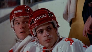 Así fue el debut de Keanu Reeves en el cine: cumpliendo su sueño frustrado como portero de hockey sobre hielo