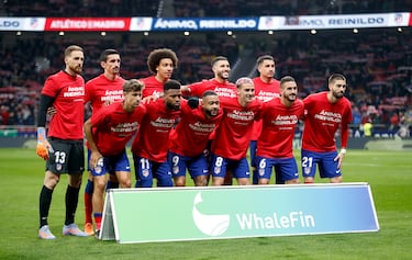 El once inicial del Atlético de Madrid manda un mensaje de ánimo para Reinildo en sus camisetas.