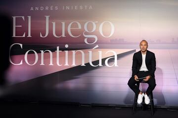 Andrés Iniesta durante el emocionante discurso al inicio del acto.