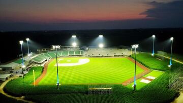 El juego &ldquo;Field of Dreams&rdquo;, inspirado en la pel&iacute;cula hom&oacute;nima estrenada en 1989, ser&aacute; una realidad esta noche tras ser pospuesto por la pandemia.