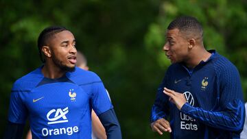France's forward Kylian Mbappe (R) speaks with France's forward Christopher Nkunku before a training session ahead of the upcoming UEFA Euro 2024 football tournament qualifying matches in Clairefontaine-en-Yvelines, on June 12, 2023. France will play against Gibraltar on June 16, 2023 and against Greece on June 19, 2023 in their UEFA Euro 2024 Group B Qualification matches. (Photo by FRANCK FIFE / AFP)