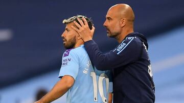 Ag&uuml;ero, junto a Pep Guardiola.