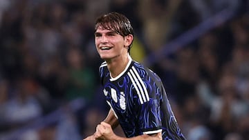 Nico Paz derriba la puerta