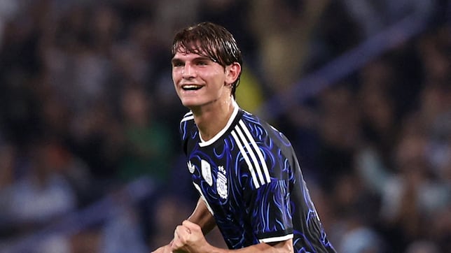 Nico Paz derriba la puerta