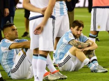 Messi tampoco pudo cumplir su sueño de ganar la Copa de América Centenario 2016 al caer en la final ante Chile. 
