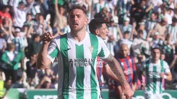 Casas celebra su gol 50