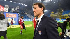 Lyon&#039;s French coach Rudi Garcia looks on prior to the French L1 football match between Olympique de Marseille (OM) and Olympique Lyonnais (OL) on November 10, 2019 at the Orange Velodrome stadium in Marseille, southeastern France. (Photo by Sylvain T