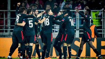 Athletic Bilbao's players celebrate after scoring a goal during the UEFA Europa League Round of 32 first leg football match between FC Spartak Moscow and Athletic Bilbao in Moscow on February 15, 2018. / AFP PHOTO / Alexander NEMENOV
