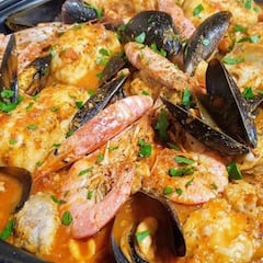 Recetas para Nochebuena y Navidad 2023: ¿cómo hacer una zarzuela de pescado y marisco?
