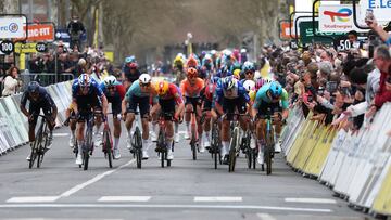 XDS Astana Team's German rider Max Kanter (R) sprints to win the 2nd stage of the Paris-Nice cycling race, 187 km between �p�ne and Montargis, on March 9, 2026. (Photo by Anne-Christine POUJOULAT / AFP)
