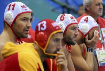 España empata 9-9 contra Montenegro. La Selección masculina espera rival en cuartos.