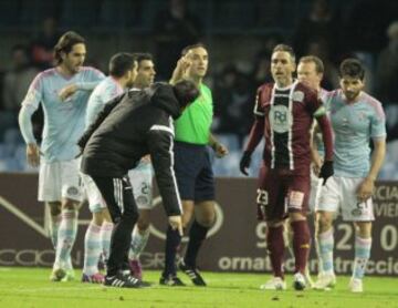 Lío monumental en Balaídos tras la acción del jugador celeste Planas sobre Abel, jugador del Córdoba. El colegiado señaló penalti y, a instancias de su linier, se retractó pitando falta en ataque. Berizzo fue expulsado.