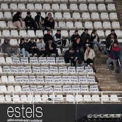 La grada tira la toalla