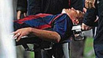 SUSTO AL FINAL. Andersson chocó con Catanha y dejó helados a los espectadores del Camp Nou.