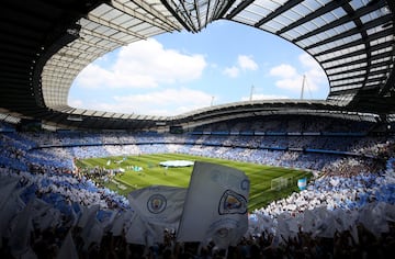 El estadio de la ciudad de Manchester, es la casa del City desde 2002. Desde que cambió el antiguo Maine Road. Originalmente fue diseñado para la candidatura fallida de los Juegos Olímpicos 2000 y tras un contrato de arrendamiento el conjunto citizen pudo tomarlo para ejercer como local.