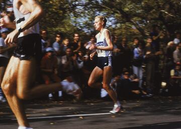 La mujer que más veces ha ganado la maratón de New York es Grete Waitz, que consiguió la victoria hasta en nueve ocasiones. En categoría masculina, Bill Rodgers se alzó con el título en cuatro ediciones, además, de forma consecutiva. En cuanto a países, Estados Unidos y Kenia son las naciones con más victorias entre hombres y mujeres: 21 y 20, respectivamente. 