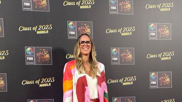 Amaya Valdemoro en la alfombra roja del Hall of Fame de la FIBA en Manila, Filipinas.