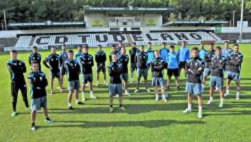 INDIGNACIÓN EN TUDELA. Los jugadores del Tudelano, enfadados por los numerosos desplazamientos que van a tener que realizar esta temporada.