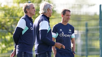 Ramón Planes dialoga con Cousillas y Pellegrini.