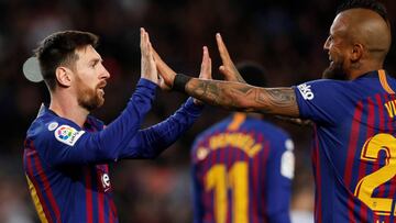 Soccer Football - La Liga Santander - FC Barcelona v Rayo Vallecano - Camp Nou, Barcelona, Spain - March 9, 2019  Barcelona&#039;s Lionel Messi celebrates scoring their second goal from the penalty spot with Arturo Vidal          REUTERS/Albert Gea