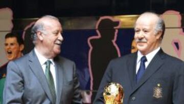 El seleccionador nacional, Vicente del Bosque, ha inaugurado hoy su estatua en el Museo de Cera de Madrid. 