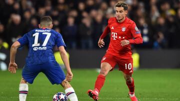 Bayern Munich's Brazilian midfielder Philippe Coutinho (R) passes the ball during the UEFA Champion's League round of 16 first leg football match between Chelsea and Bayern Munich at Stamford Bridge in London on February 25, 2020. (Photo by Glyn